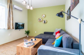 Madrid 2BDR w Free Parking near Metro, Serdika Mall